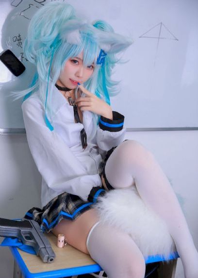 欧美女人t台走秀_720在线观看