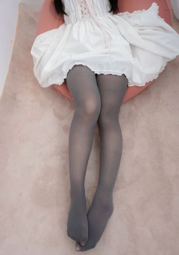 美女扒开腿让男生桶免费看动态图_JVID性感写真