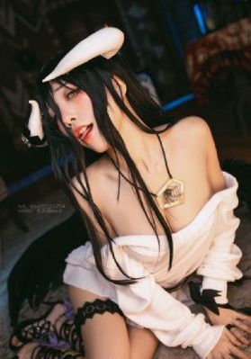 欧美格子半身裙街拍_1080P视频大全